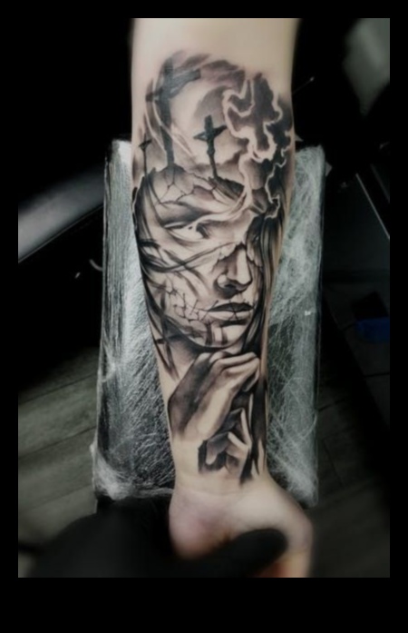 Veidots audekls: atklājiet episkā roku tetovējuma mākslas skaistumu