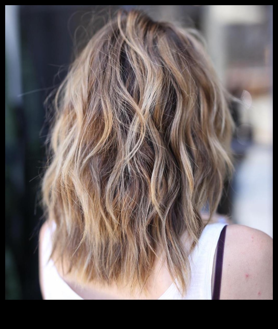 Viļņi un slāņi: veidojiet tekstūru jūsu vidēja garuma matiem