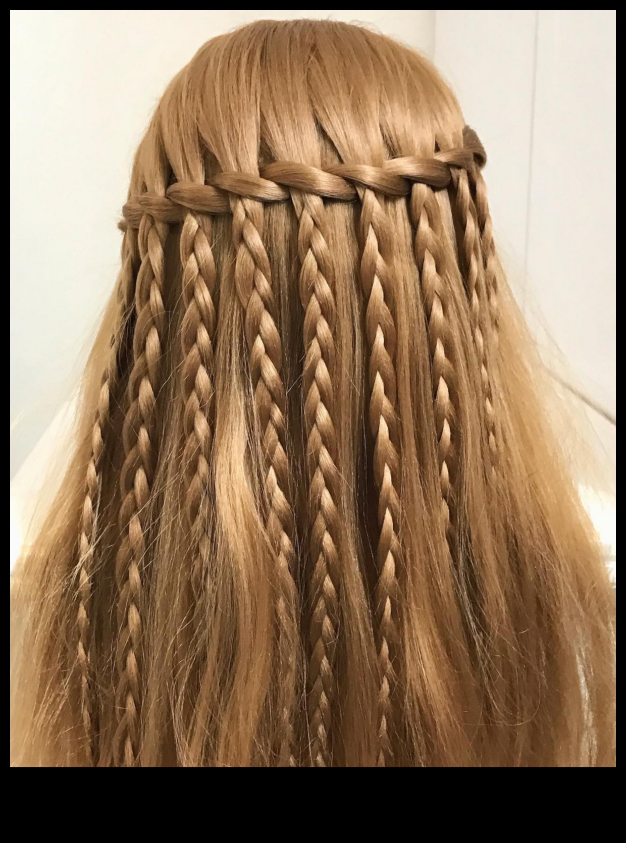 The Braided Odyssey turpināja sarežģītus stilus sulīgiem gariem matiem 2 Pīta odiseja turpinājums: Sarežģīti stili sulīgiem gariem matiem