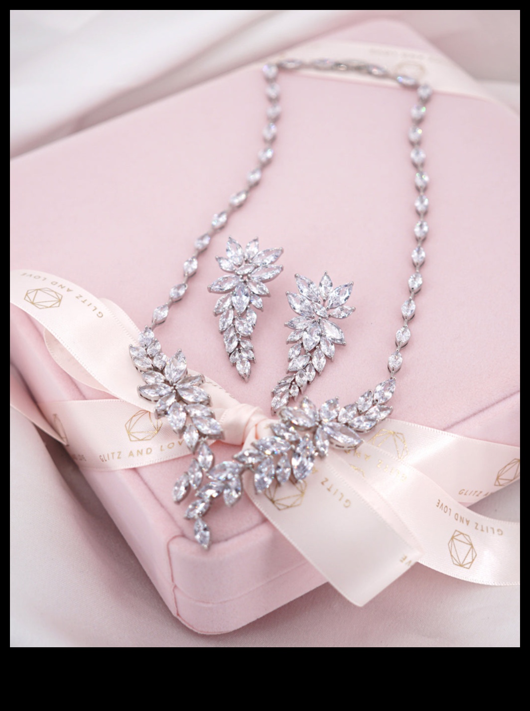 Elegance atklāja līgavu rotaslietas, kas liks jums justies kā princesei 2 Elegance atklāta: līgavu rotaslietas