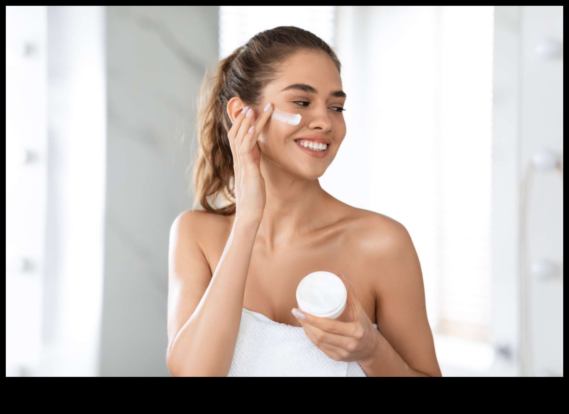 Ādas kopšana dehidrētai ādai: mitrināšana veselīgam mirdzumam