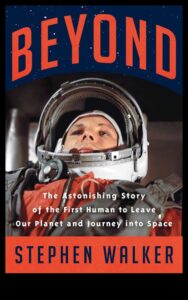 Beyond the Spine: izpētiet Epic Statement Back Stories pasauli