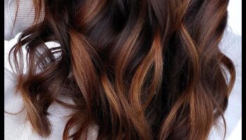 Gludi un taisni vai apjomīgi viļņi: brunetes tekstūras iespējas