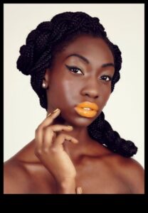 Māksliniecisku otas triepienu izpēte: uzlabojiet grimu ar radošiem paņēmieniem