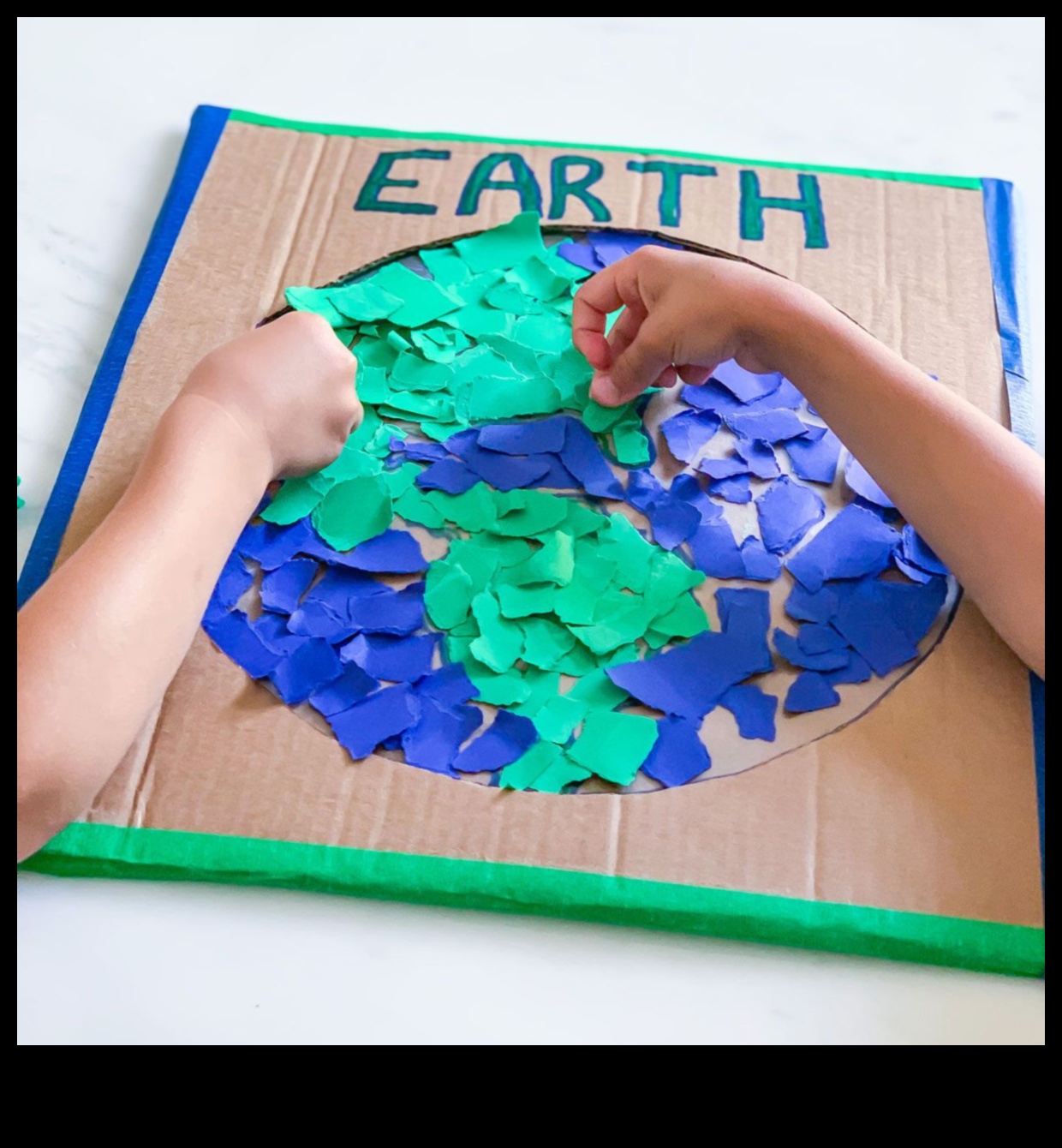 Pārstrādāti papīra izstrādājumi zemi apzinošam amatniekam 1 Papīra izgatavošana ar atkārtoti izmantotiem materiāliem: videi draudzīgi darbi