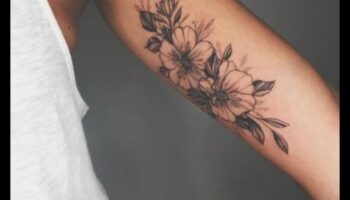 Veidots audekls: atklājiet episkā roku tetovējuma mākslas skaistumu