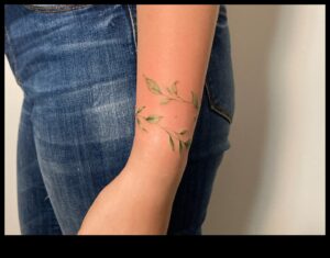 Runā vienkāršība: minimālisma tetovējuma elegances atklāšana